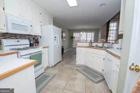Kitchen - 12697 Simmons Rd, Hampton, GA 30228 photo 6 of 7