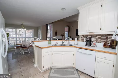 Kitchen - 12697 Simmons Rd, Hampton, GA 30228 photo 4 of 7