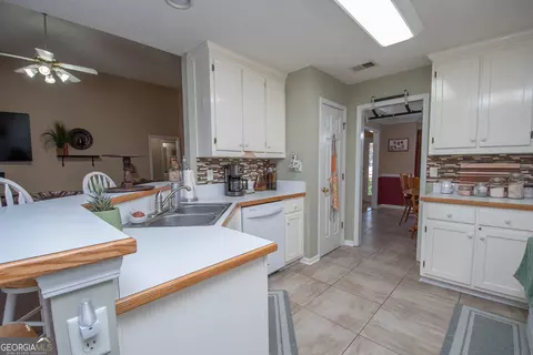 Kitchen - 12697 Simmons Rd, Hampton, GA 30228 photo 2 of 7