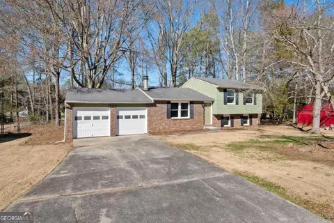 5768 Ivywood Dr, Lithonia, GA 30038