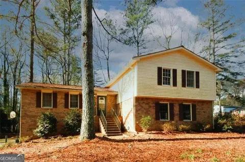 382 Cascade Dr SW, Lilburn, GA 30047