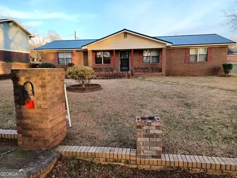 1008 Avenue G Ave, West Point, GA 31833