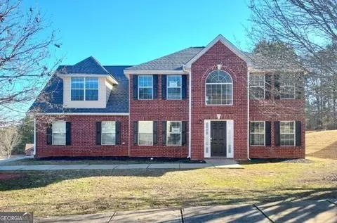 6892 Wildboar Dr, Fairburn, GA 30213
