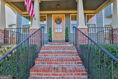 417 Royal Crescent Ln E, Canton, GA 30115