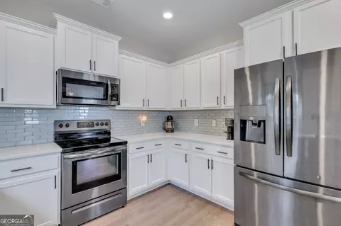 Kitchen - 127 Taylor Dr, Guyton, GA 31312 photo 4 of 7