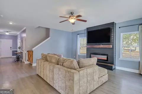 Living - 127 Taylor Dr, Guyton, GA 31312 photo 3 of 5