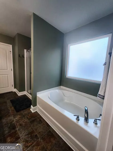 Bath - 127 Taylor Dr, Guyton, GA 31312 photo 5 of 9