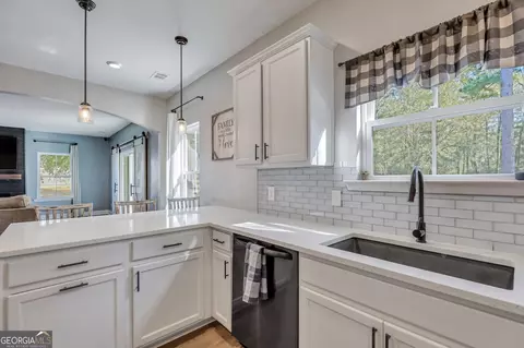 Kitchen - 127 Taylor Dr, Guyton, GA 31312 photo 5 of 7