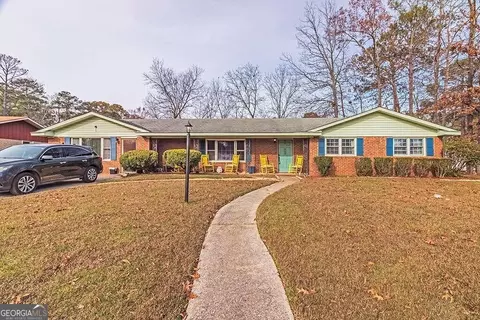 409 Forest Lake Dr, Warner Robins, GA 31093