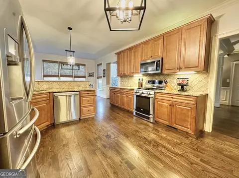 Kitchen - 112 Millridge Dr, Lagrange, GA 30240 photo 2 of 9