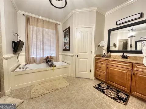 Bath - 112 Millridge Dr, Lagrange, GA 30240 photo 3 of 7