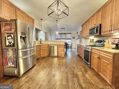 Kitchen - 112 Millridge Dr, Lagrange, GA 30240 photo 8 of 9
