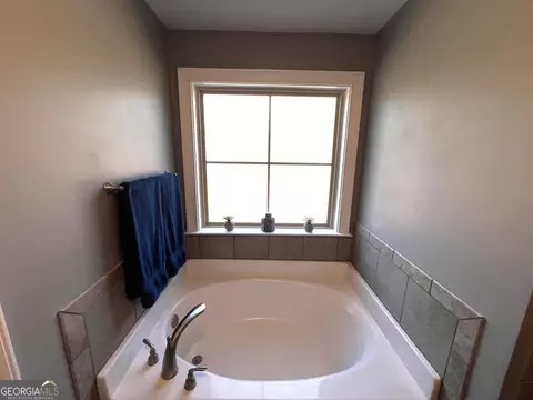 Bath - 360 Linman Dr, Lagrange, GA 30241 photo 4 of 7