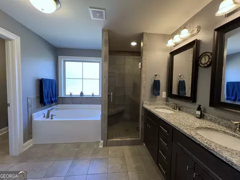 Bath - 360 Linman Dr, Lagrange, GA 30241 photo 1 of 7