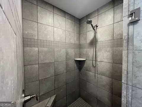Bath - 360 Linman Dr, Lagrange, GA 30241 photo 3 of 7