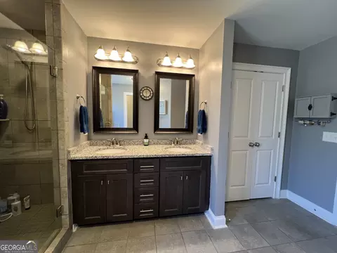 Bath - 360 Linman Dr, Lagrange, GA 30241 photo 2 of 7