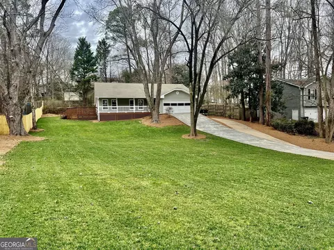 371 Madeline Cir, Lawrenceville, GA 30043