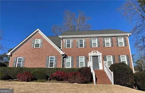 2300 Gary Cir, Snellville, GA 30039