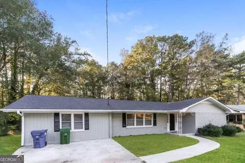 2471 Navajo Trl SW, Atlanta, GA 30331