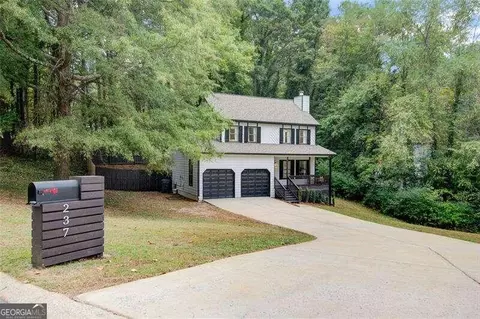 237 Castleair Dr NE, Kennesaw, GA 30144