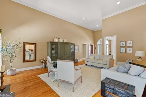 Living - 122 Riverbluff Dr, Lagrange, GA 30240 photo 5 of 11
