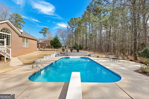 Exterior - 122 Riverbluff Dr, Lagrange, GA 30240 photo 12 of 15