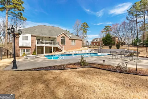 Exterior - 122 Riverbluff Dr, Lagrange, GA 30240 photo 13 of 15