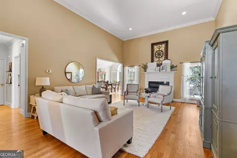 Living - 122 Riverbluff Dr, Lagrange, GA 30240 photo 4 of 11
