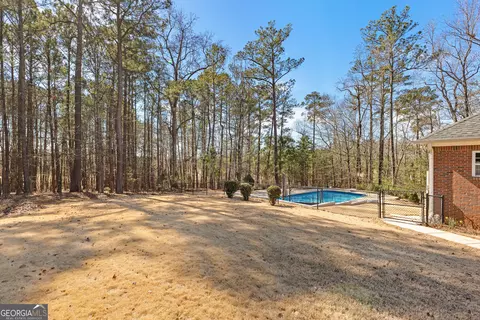 Exterior - 122 Riverbluff Dr, Lagrange, GA 30240 photo 4 of 15
