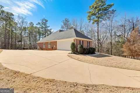 Exterior - 122 Riverbluff Dr, Lagrange, GA 30240 photo 5 of 15