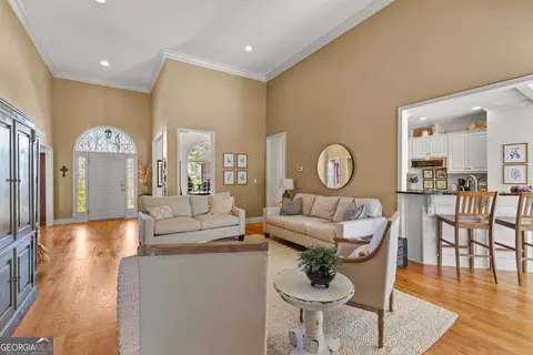 Living - 122 Riverbluff Dr, Lagrange, GA 30240 photo 2 of 11