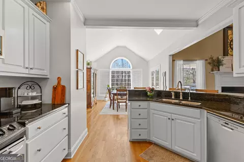 Kitchen - 122 Riverbluff Dr, Lagrange, GA 30240 photo 2 of 4