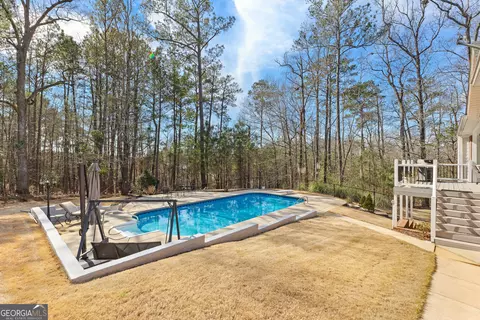 Exterior - 122 Riverbluff Dr, Lagrange, GA 30240 photo 9 of 15