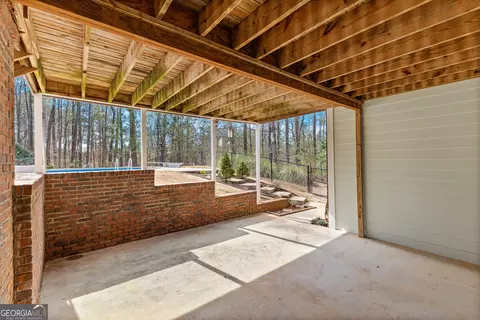 Exterior - 122 Riverbluff Dr, Lagrange, GA 30240 photo 8 of 15