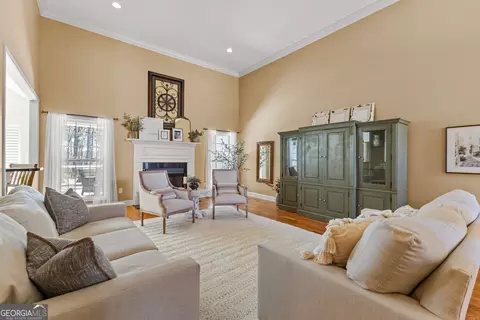 Living - 122 Riverbluff Dr, Lagrange, GA 30240 photo 3 of 11