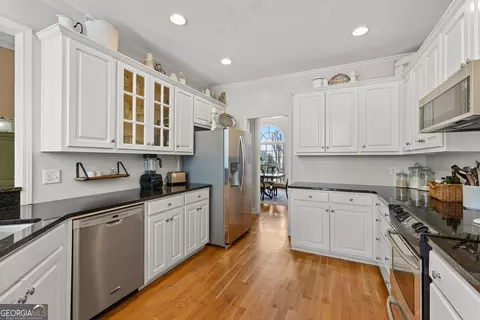Kitchen - 122 Riverbluff Dr, Lagrange, GA 30240 photo 4 of 4