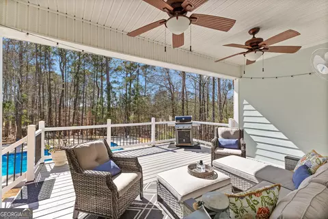 Exterior - 122 Riverbluff Dr, Lagrange, GA 30240 photo 6 of 15