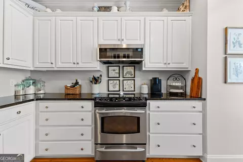 Kitchen - 122 Riverbluff Dr, Lagrange, GA 30240 photo 3 of 4
