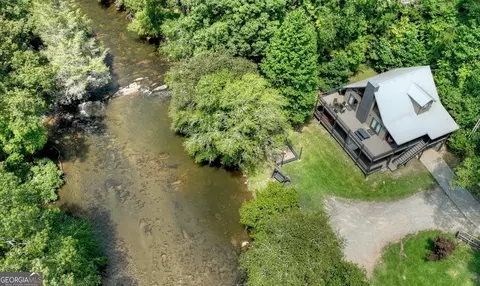 329 Red Oak Ln, Mccaysville, GA 30555