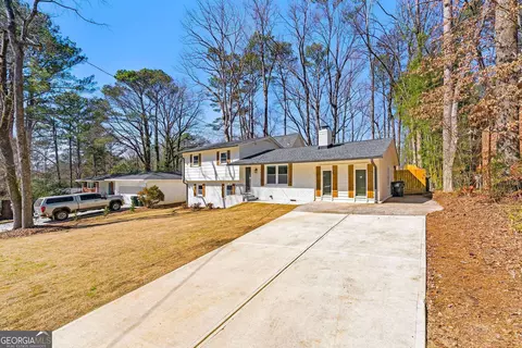 2186 Ellwyn Dr, Chamblee, GA 30341 photo 3