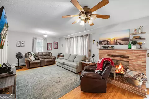 Living - 1524 Mize Rd, Toccoa, GA 30577 photo 2 of 4