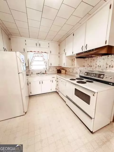 277 S Victory Dr, Lyons, GA 30436 photo 9