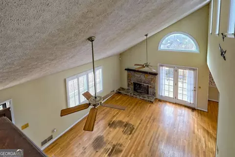 Living - 273 Chenocetah Ct, Cornelia, GA 30531 photo 5 of 5