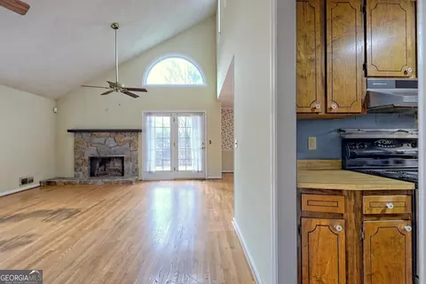Living - 273 Chenocetah Ct, Cornelia, GA 30531 photo 4 of 5
