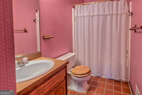 Bath - 273 Chenocetah Ct, Cornelia, GA 30531 photo 1 of 5