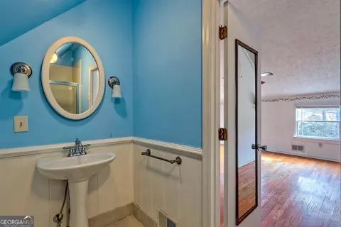 Bath - 273 Chenocetah Ct, Cornelia, GA 30531 photo 5 of 5