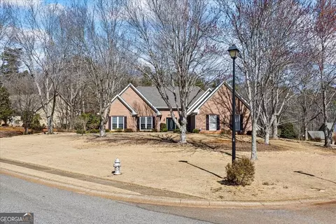 1605 Hawthorne Trce, Cumming, GA 30040