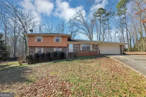 672 Mincey Woods Ct, Stone Mountain, GA 30087