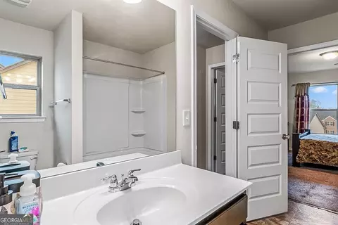 Bath - 581 Caledon Way, Hampton, GA 30228 photo 3 of 4
