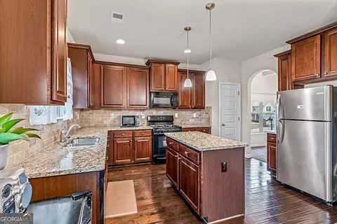 Kitchen - 581 Caledon Way, Hampton, GA 30228 photo 2 of 2